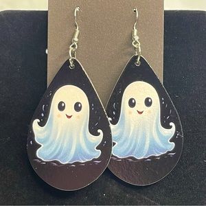 👻NWOT Cute ghost wood earrings